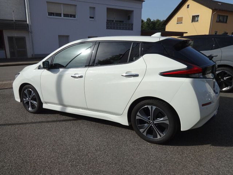 Nissan Leaf 40kWh 150PS Acenta Nissan Connect Infotainment